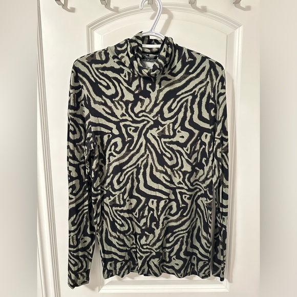 Soaked in Luxury High neck shirt in animal print, women’s size L - Picture 7 of 8